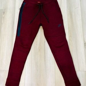 Mens Nike tech fleece joggers. Size medium. Beetroot/maroon color. Mint!